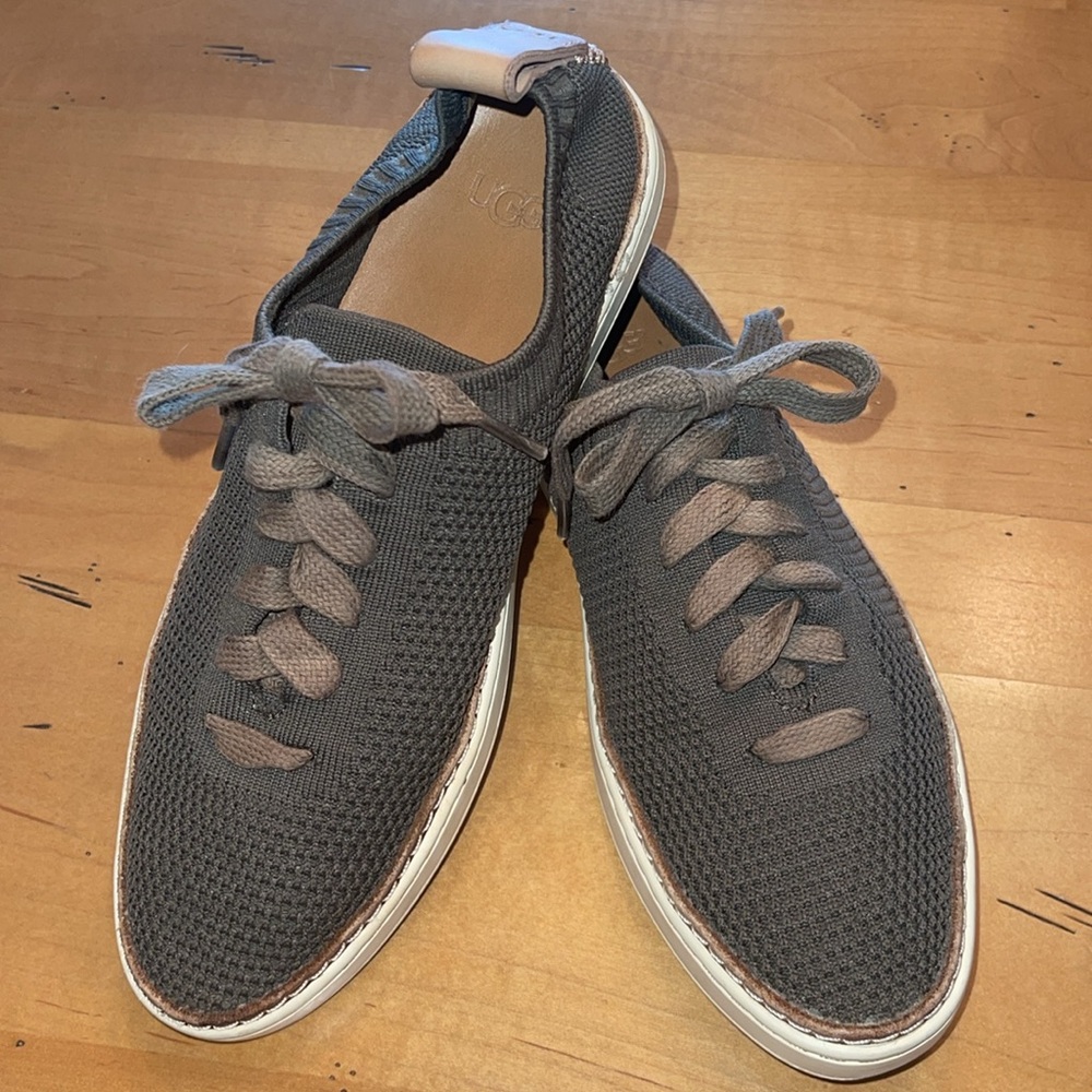 UGG Sidney EUC Camo Green Knit Lace-Up Sneakers With Leather Heel Pull, Size 7.5